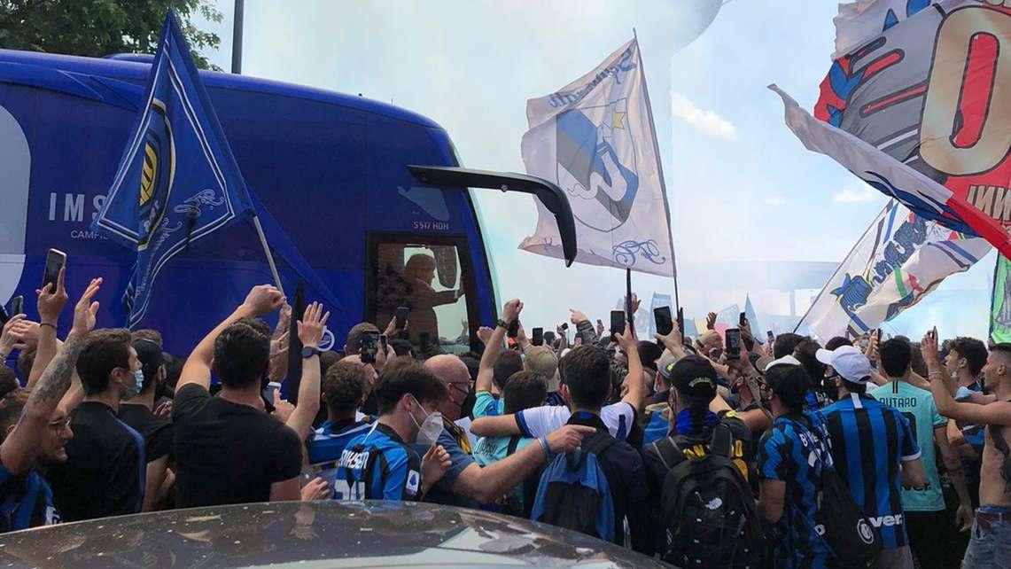 Derby di Milano, sale l'attesa: variazioni di orario e deviazioni di alcuni mezzi. E spunta l'opzione maxischermo
