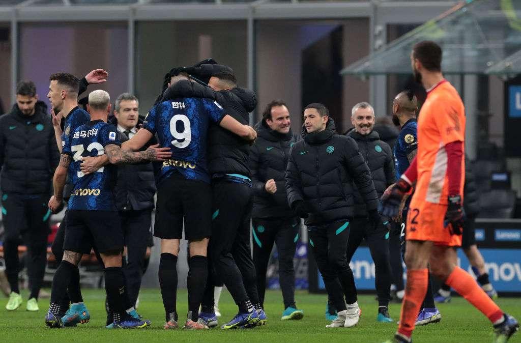Inter pazza e caparbia: 16 punti recuperati da svantaggio, primato in Serie A