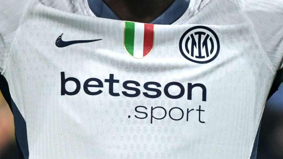 Tra poco Empoli-Inter, le foto dagli spogliatoi: Lautaro e compagni in campo con la divisa bianca 