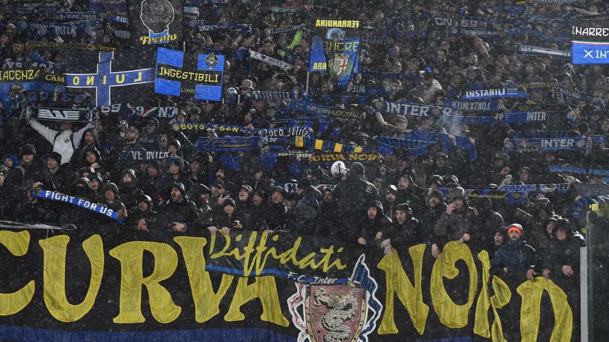 Inchiesta sulle curve di Inter e Milan: il Questore ha emesso 24 Daspo dai 3 ai 10 anni. Sono attesi altri provvedimenti 