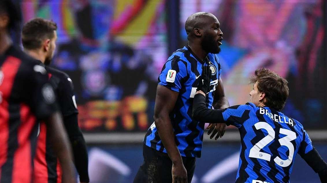 Inter-Milan - Barella fondamentale, Lukaku zittisce Ibra. Conte indovina i cambi ed Eriksen coglie l'attimo