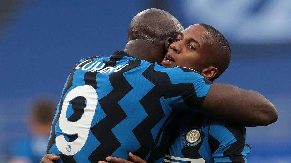 L'Inter sfida il Napoli con il 'pericolo giallo': Lukaku e Young sono diffidati 