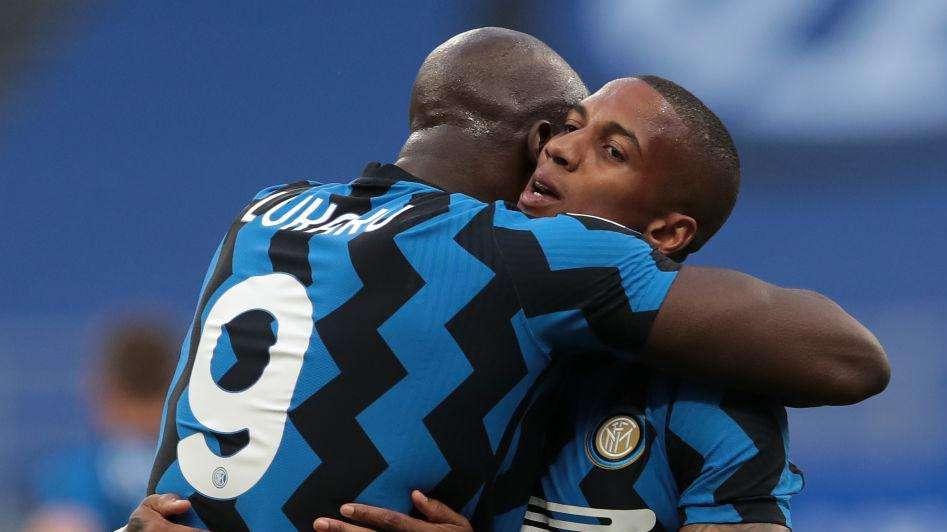 Young: "All'Inter anche per Conte e Lukaku. Rom mi ha chiamato per dirmi di andarci subito. Futuro? Sono solo voci"