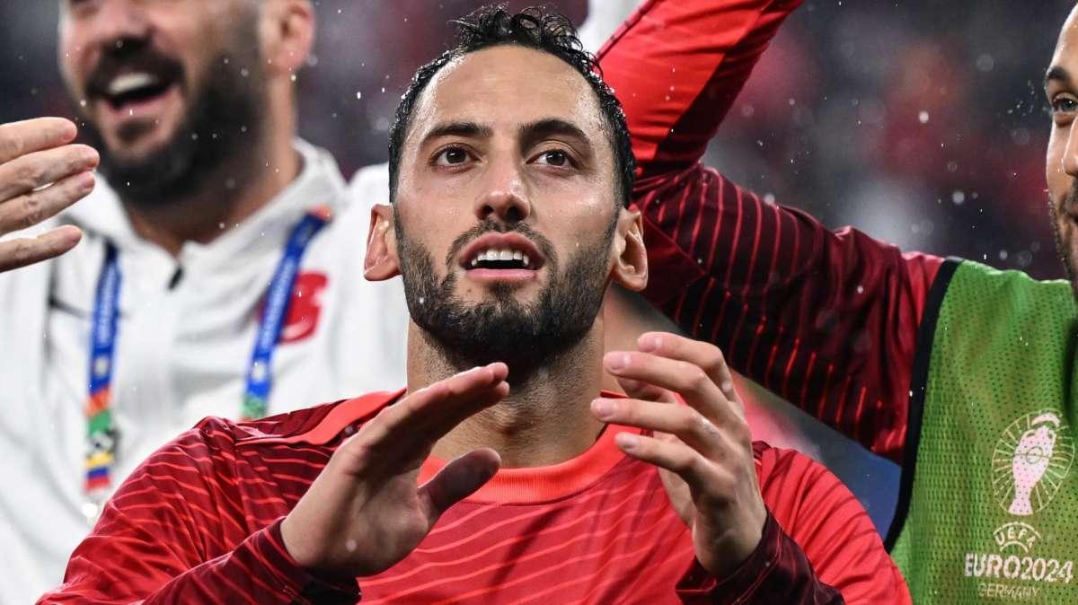 Calhanoglu, il mercato può attendere: l'interista titolare nel match tra la Turchia e il Portogallo