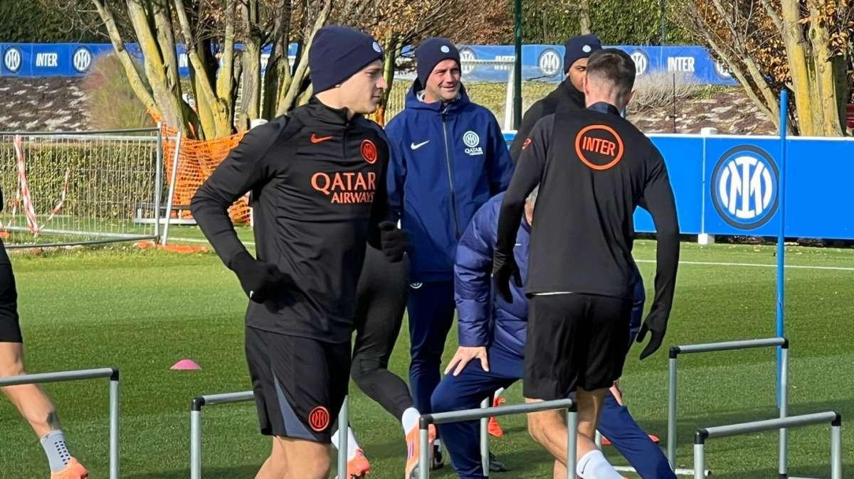 Chivu parla con il gruppo: non vuole cali di tensione domani. Difesa decisa