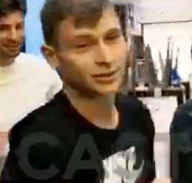 'Barella uno di noi': il saluto caloroso di alcuni tifosi sardi al centrocampista dell'Inter