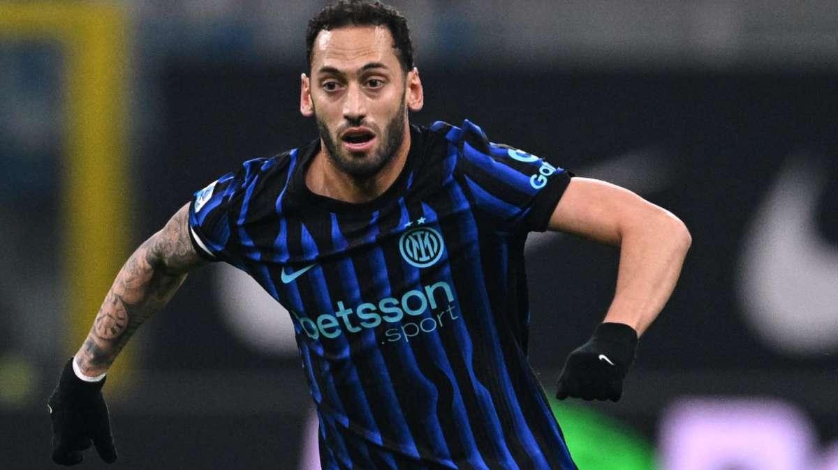 GdS - Dai 'cervelli' Calhanoglu e Lobotka fino allo scontro tra difensori e attaccanti: i duelli di Inter-Napoli 