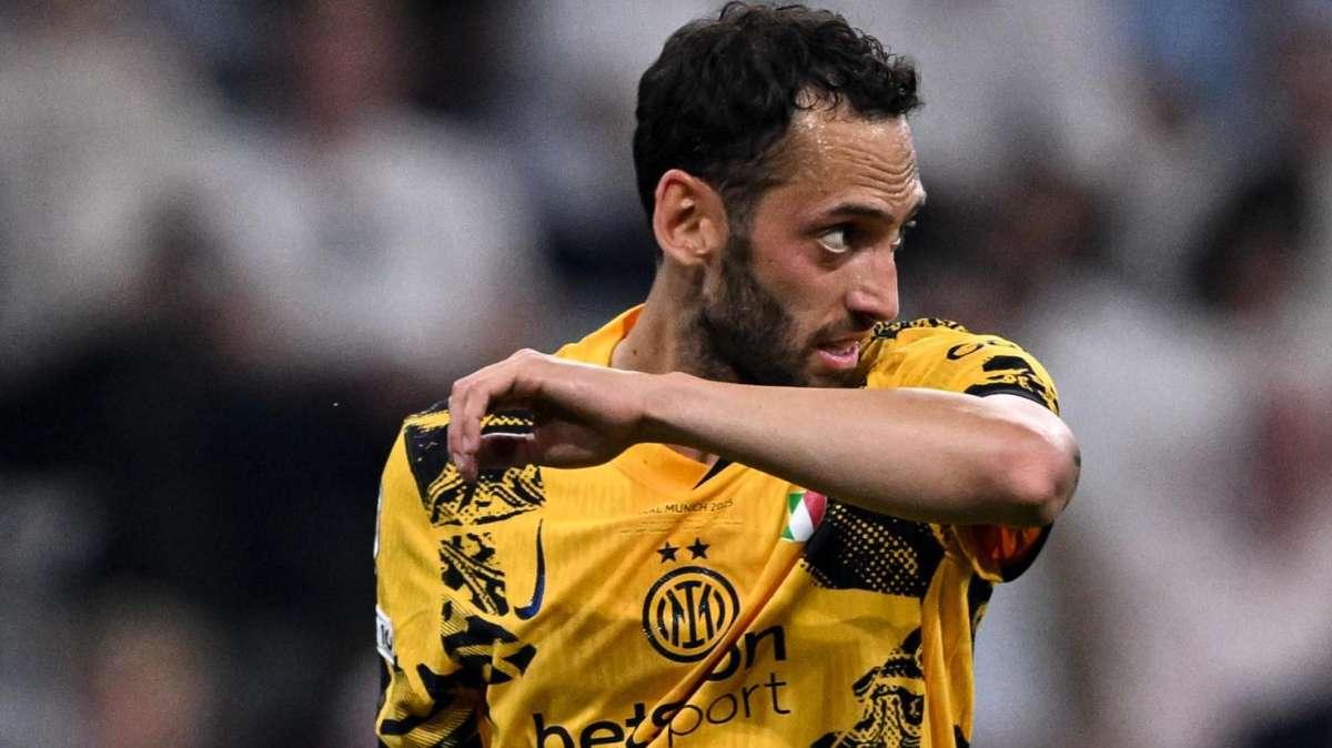In Turchia - Calhanoglu rimosso dai convocati di Montella dopo gli esami: l'interista salta le due amichevoli 