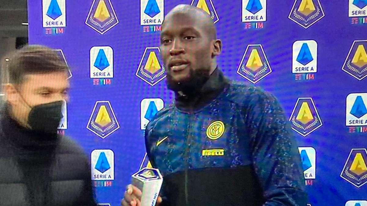 Lukaku MVP di febbraio in A: Zanetti consegna il premio a Big Rom prima di Inter-Atalanta