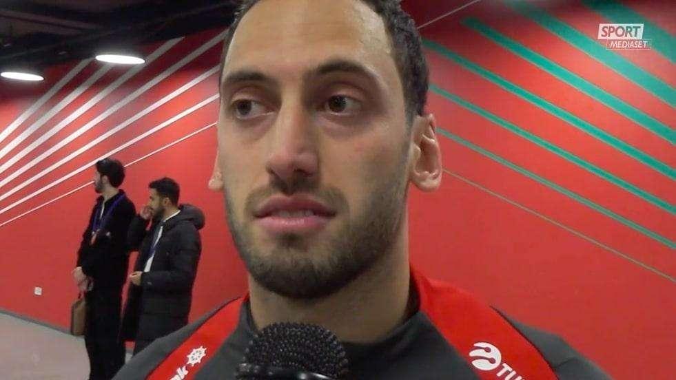 Calhanoglu: "Scudetto nel derby? Manca poco, ma io e la squadra siamo calmi. Resterò certamente all'Inter"