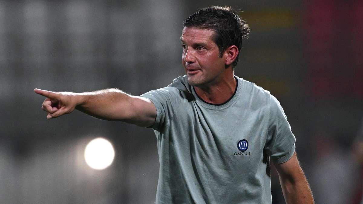 Chivu in conferenza alla vigilia del Derby d'Italia: appuntamento anticipato alle 13:30