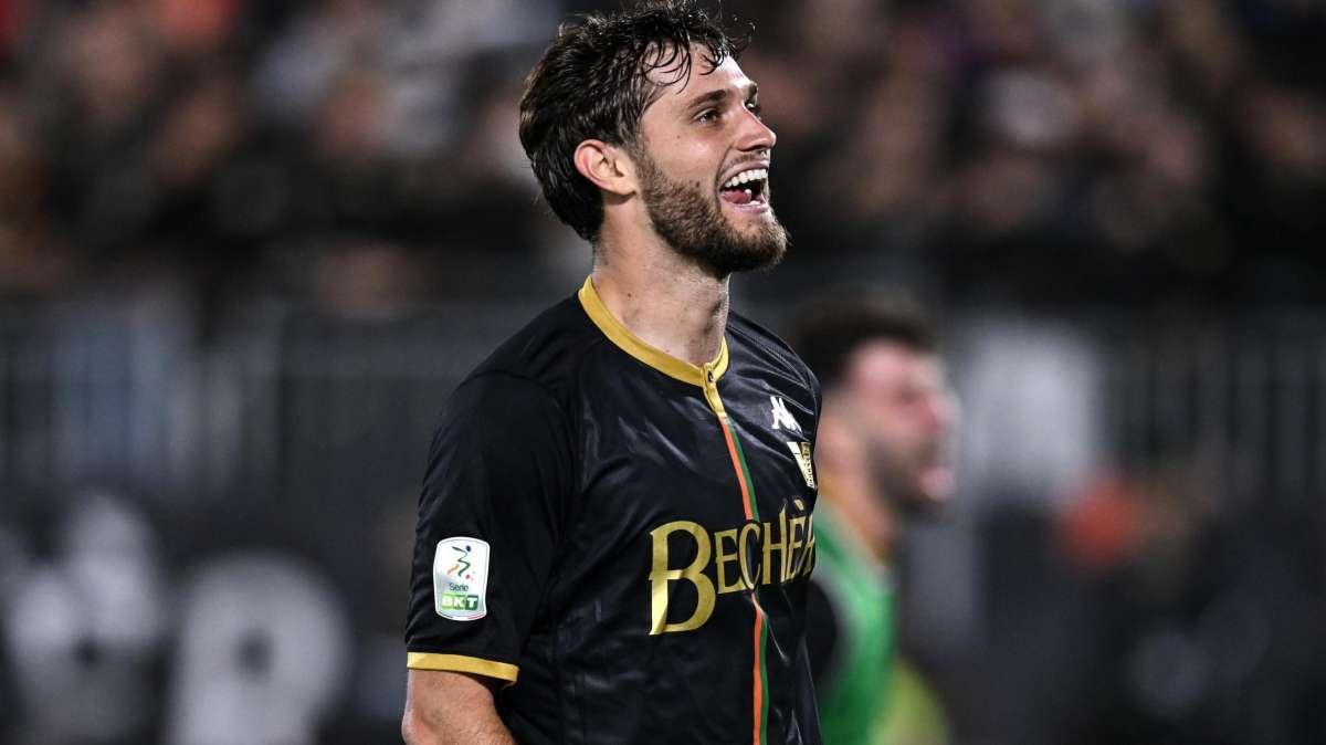 Sky - Tessmann-Inter, spunta un problema. Calhanoglu ritenuto incedibile, Dumfries via solo in un caso 