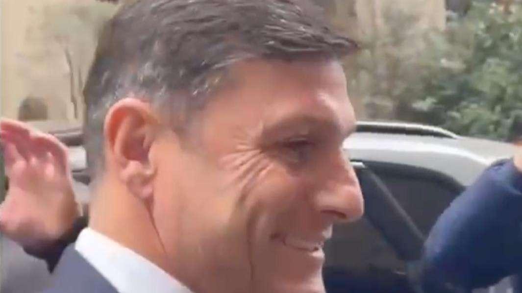 VIDEO - Zanetti al pranzo Uefa, travolto dall'affetto dei tifosi