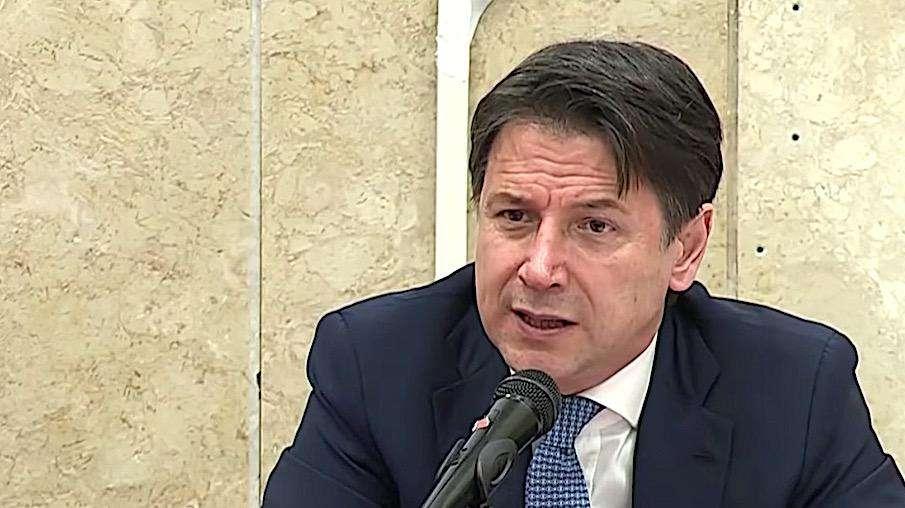 Nuovo Dpcm, i provvedimenti sullo sport: stop a palestre e piscine, consentita l'attività motoria all'aperto 