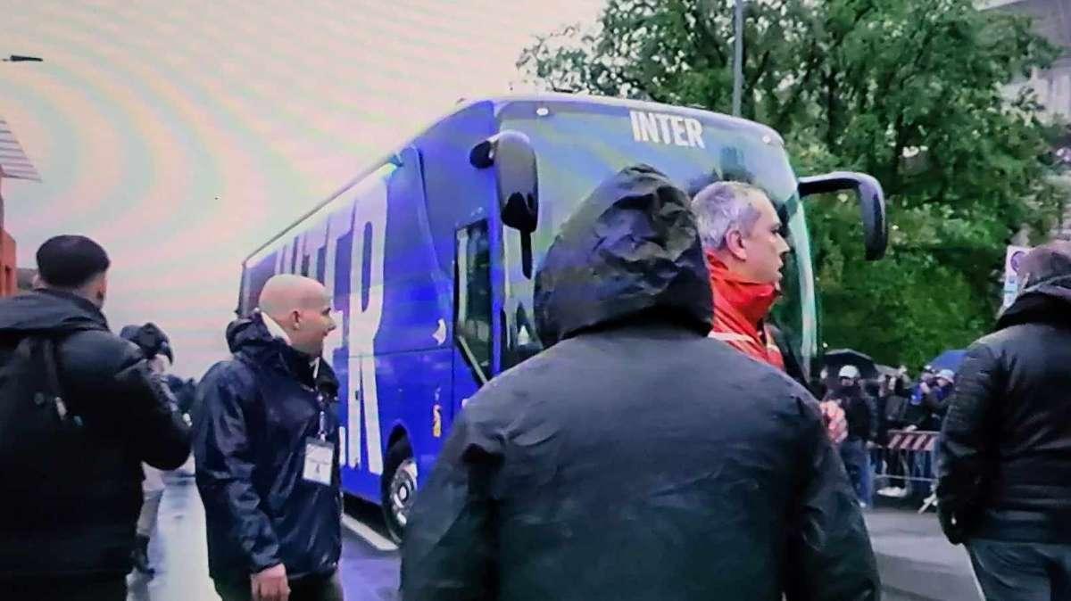 Scatta l'operazione derby per l'Inter: i pullman nerazzurri sono arrivati a San Siro
