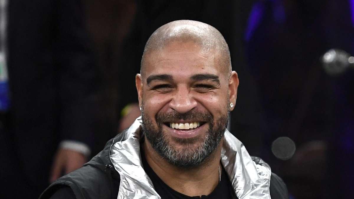  Adriano torna in campo a 42 anni e incanta nell'amichevole con il Flamengo: golazo di spalla