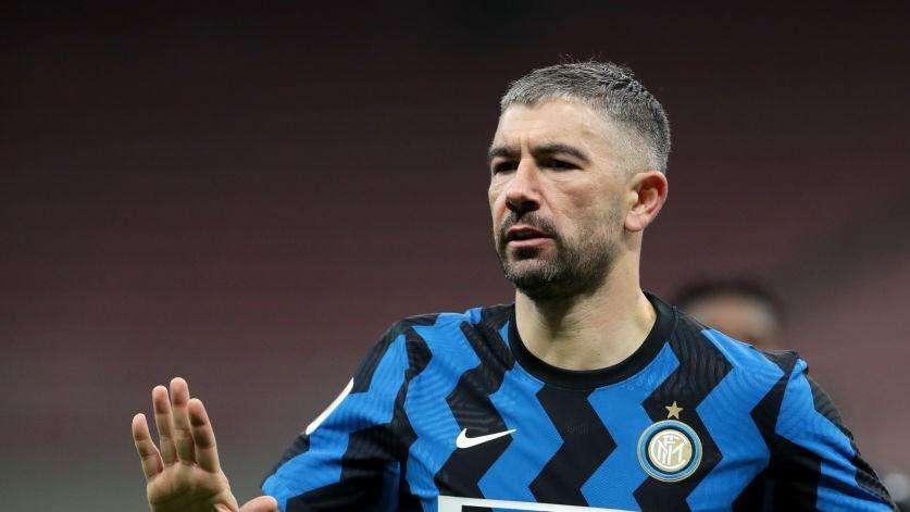 FcIN - Contatto Lucci-Inter: offerta al ribasso per Kolarov. Bologna in pressing, palla al serbo. Vecino, nessuna offerta