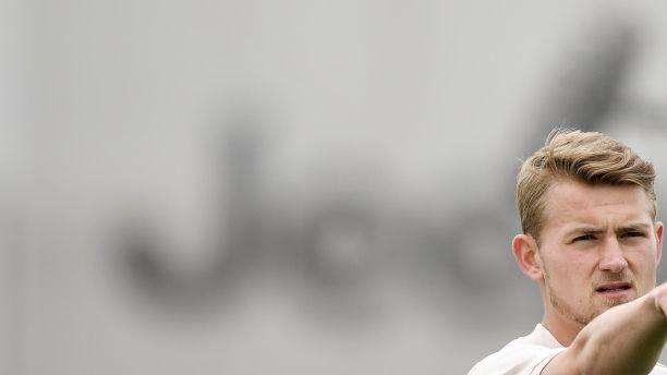 Juve, De Ligt: "La nostra squadra era da scudetto, ma ormai pensiamo solo al 2° posto"