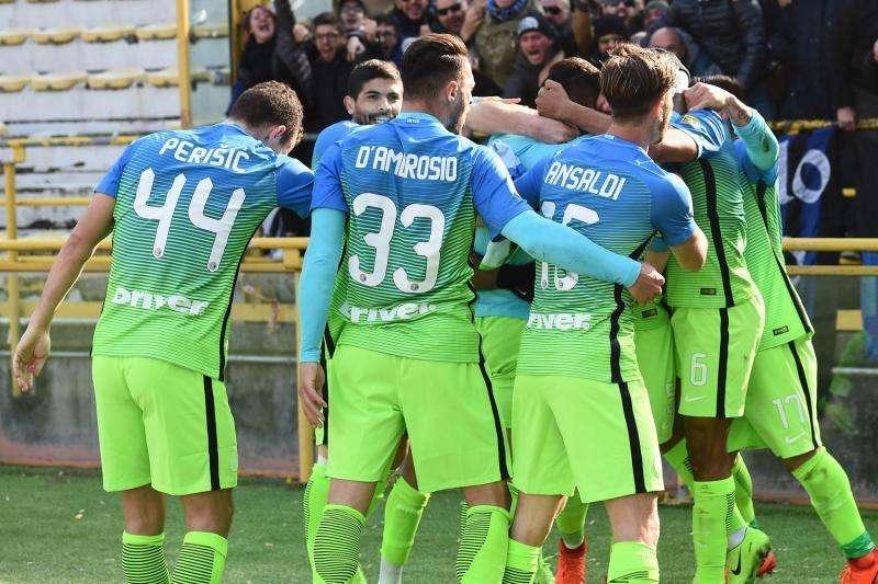 Bologna-Inter - Il 5 sarà un problema. Banega, rivalsa attesa da 7 anni