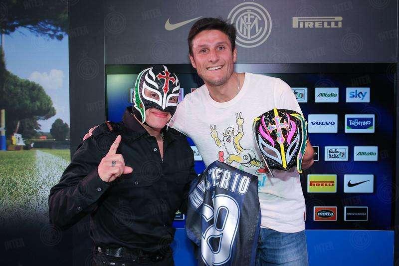 Zanetti: "Grazie Rey Mysterio per la visita". E lui....