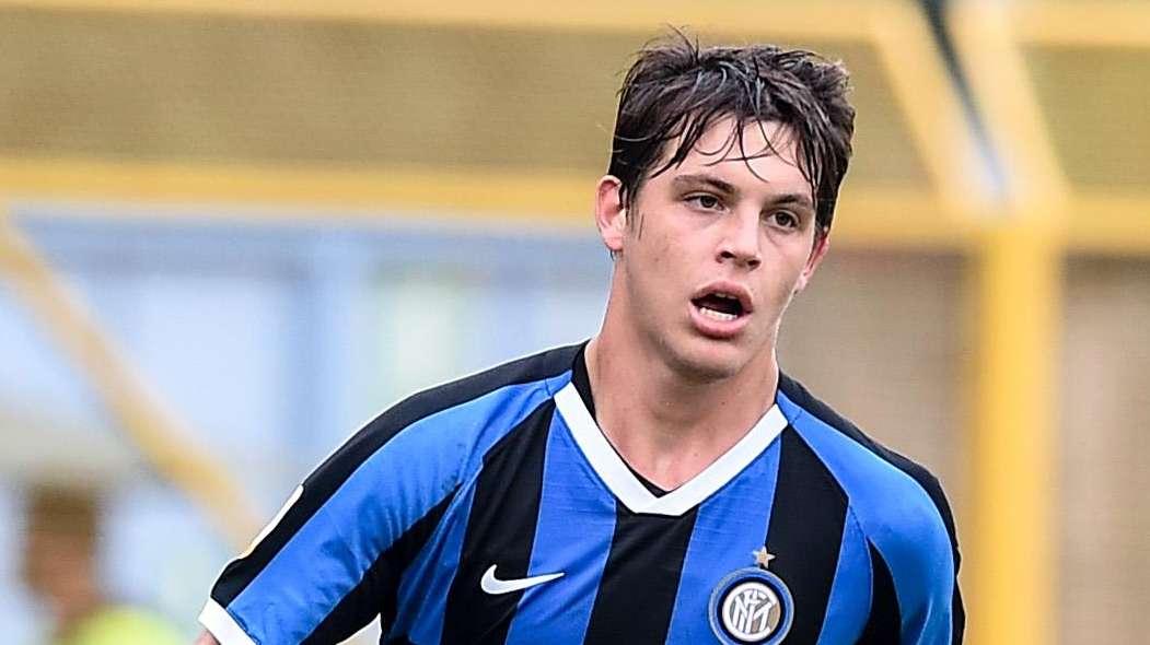 Squizzato: "Tifavo Milan, ora sogno l'esordio con l'Inter. Ricordi? Barella e Hakimi facevano impazzire Lukaku"