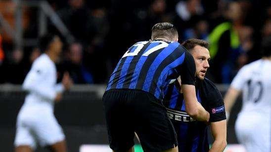 Buio a San Siro: l'Inter stacca la spina europea. Handanovic partigiano, Esposito strappa un amaro sorriso