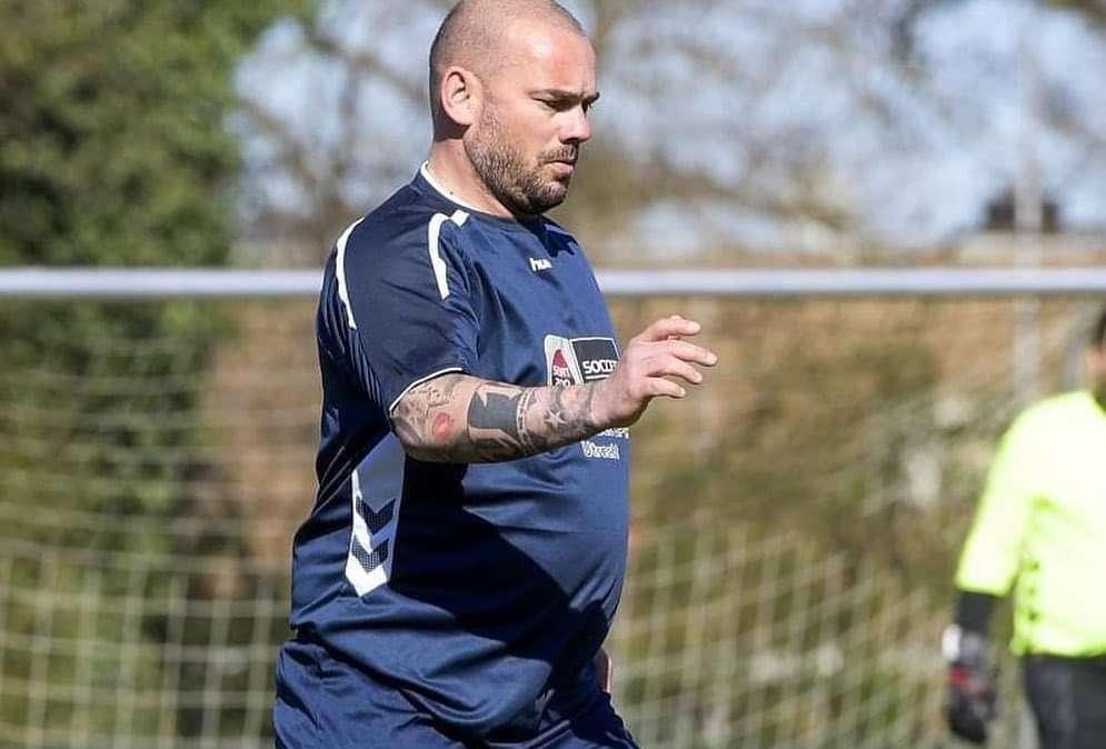 FOTO - Sneijder in campo, con qualche chilo in più: match a Utrecht per aiutare l'Ucraina