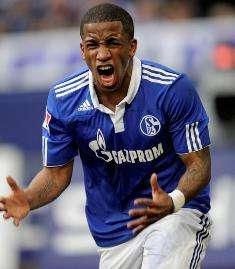 Farfan in Qatar con lo Schalke, che sul rinnovo...