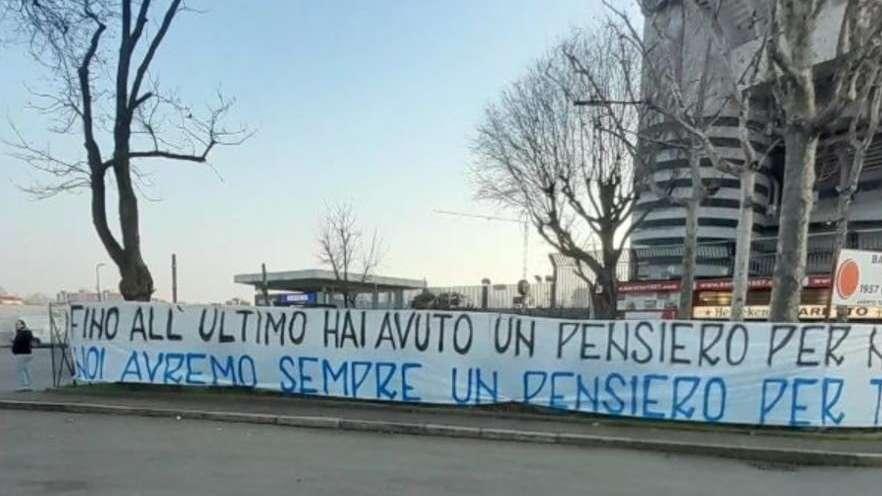 Uno striscione fuori dal Meazza: la Curva Nord saluta Brehme