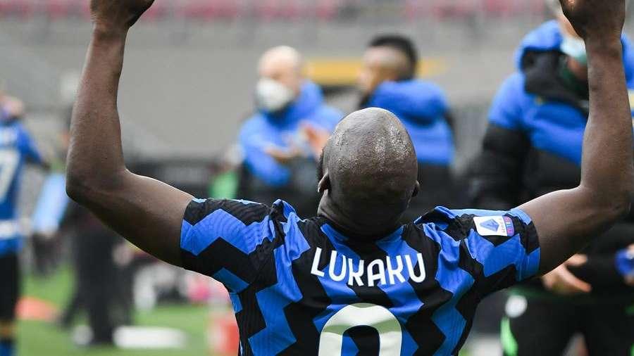 Lukaku sempre più uomo derby: contro il Milan a segno da cinque gare di fila, è record