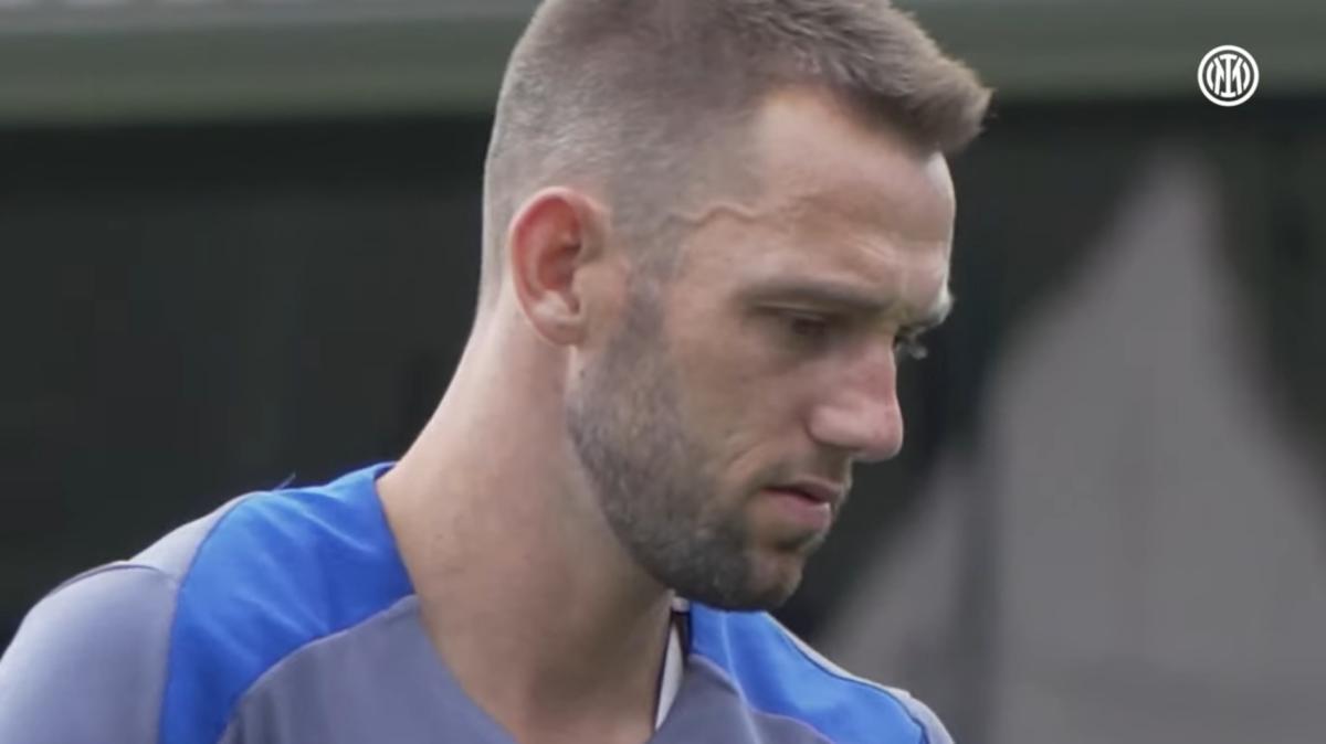 Panathinaikos, domani arriva De Vrij: visite, firma e subito in ritiro
