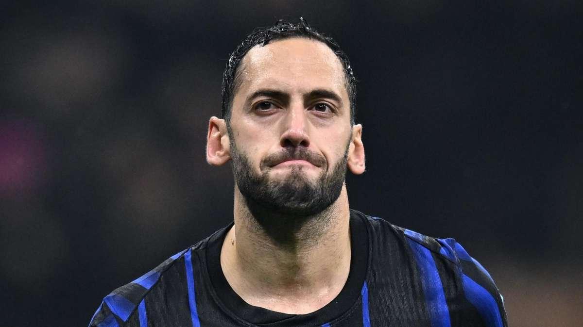 Problema al polso, Calhanoglu saluta la Turchia: l'interista non convocato per la gara con la Spagna