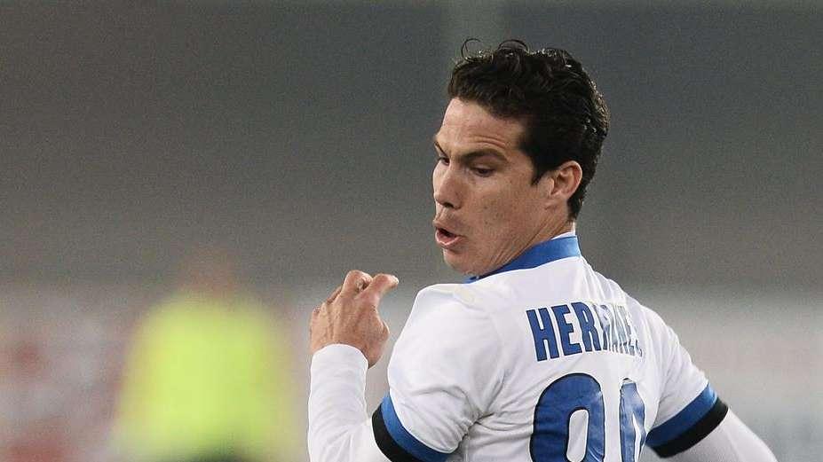 Prima volta di Hernanes, Palacio punta Alvarez