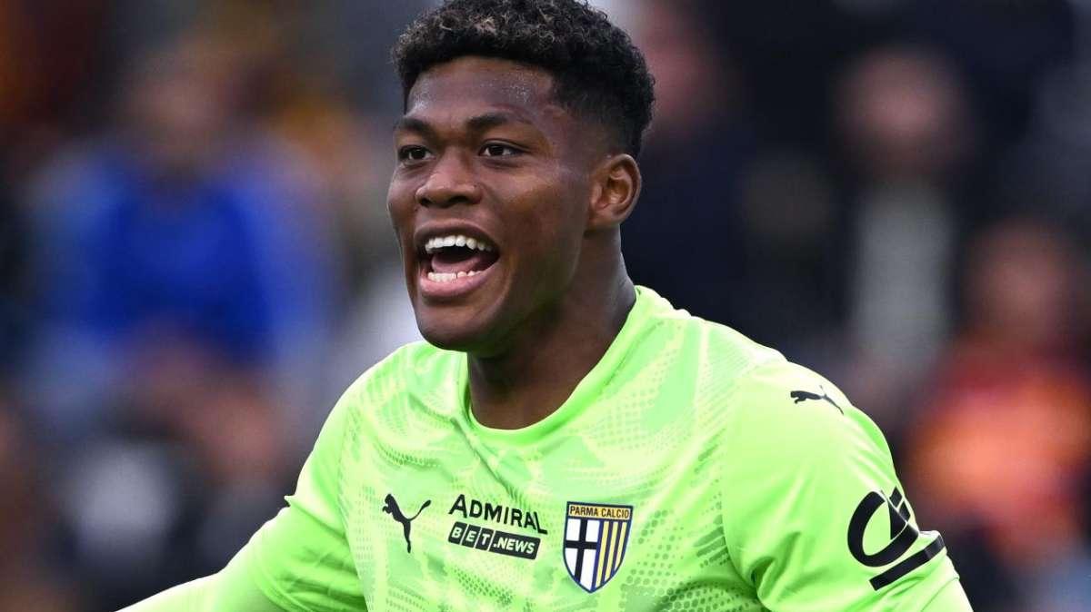 FcIN - Portiere, l'Inter riflette: ieri uno scout a Como per Suzuki