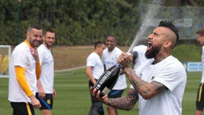 GdS - Inter, Vidal vuole restare per il sogno Champions. Ma per il club il suo contratto è un problema