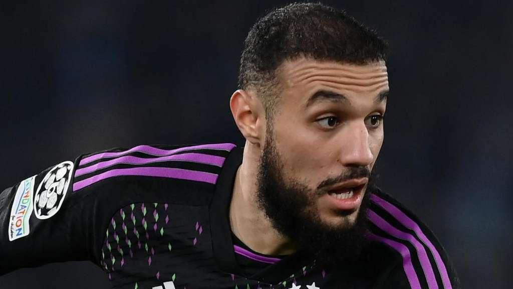 Il Manchester United abbandona la pista Dumfries: accordo raggiunto col Bayern Monaco per Mazraoui