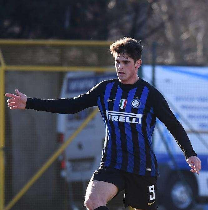 Ag. Adorante: "Senza infortunio avrebbe esordito con l'Eintracht. Tornerà a settembre"