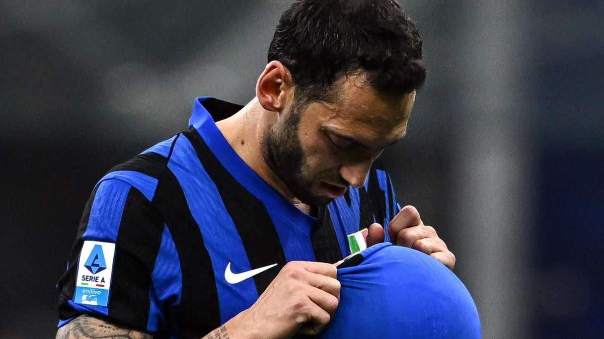 GdS - Calhanoglu, oggi gli esami: due date per il rientro. Inzaghi col gruppo (quasi) al completo