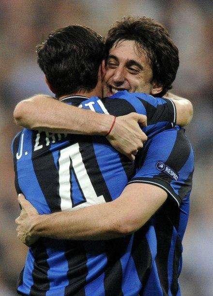 FOTO - Milito a Zanetti: "Auguri grande Capitano"