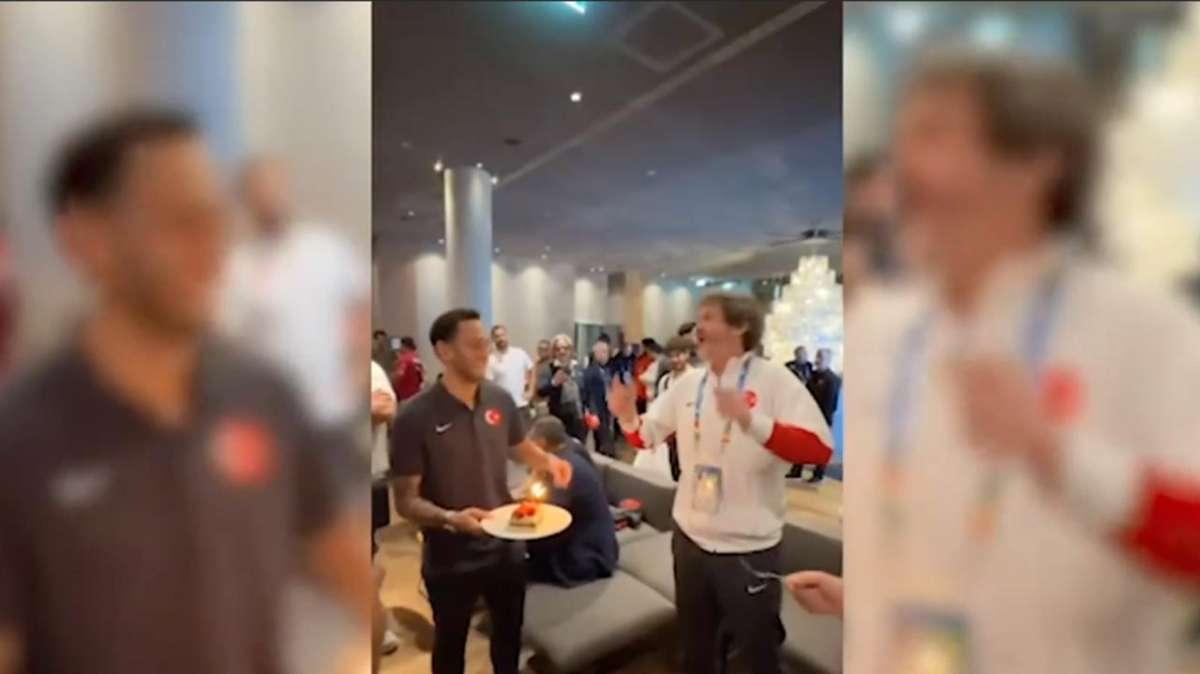 Festa doppia per la Turchia: da Calhanoglu una torta per l'assistente del ct Montella