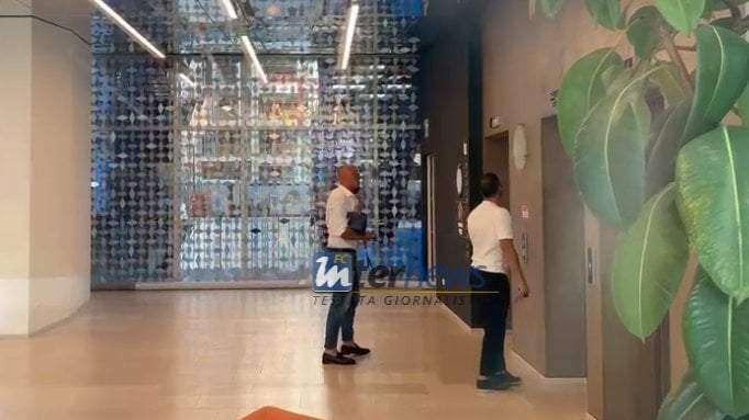 VIDEO - Tempo di rinnovo per Stabile: l'entourage del giocatore arrivato in sede Inter