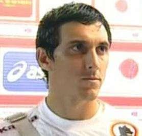 Burdisso: "A Roma un calcio più bello da vedere"