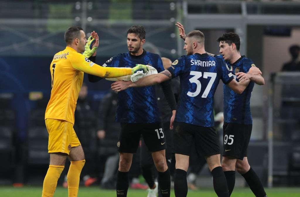 Pagelle TS - Calhanoglu ha imparato a fare la mezzala. Barella col serbatoio vuoto