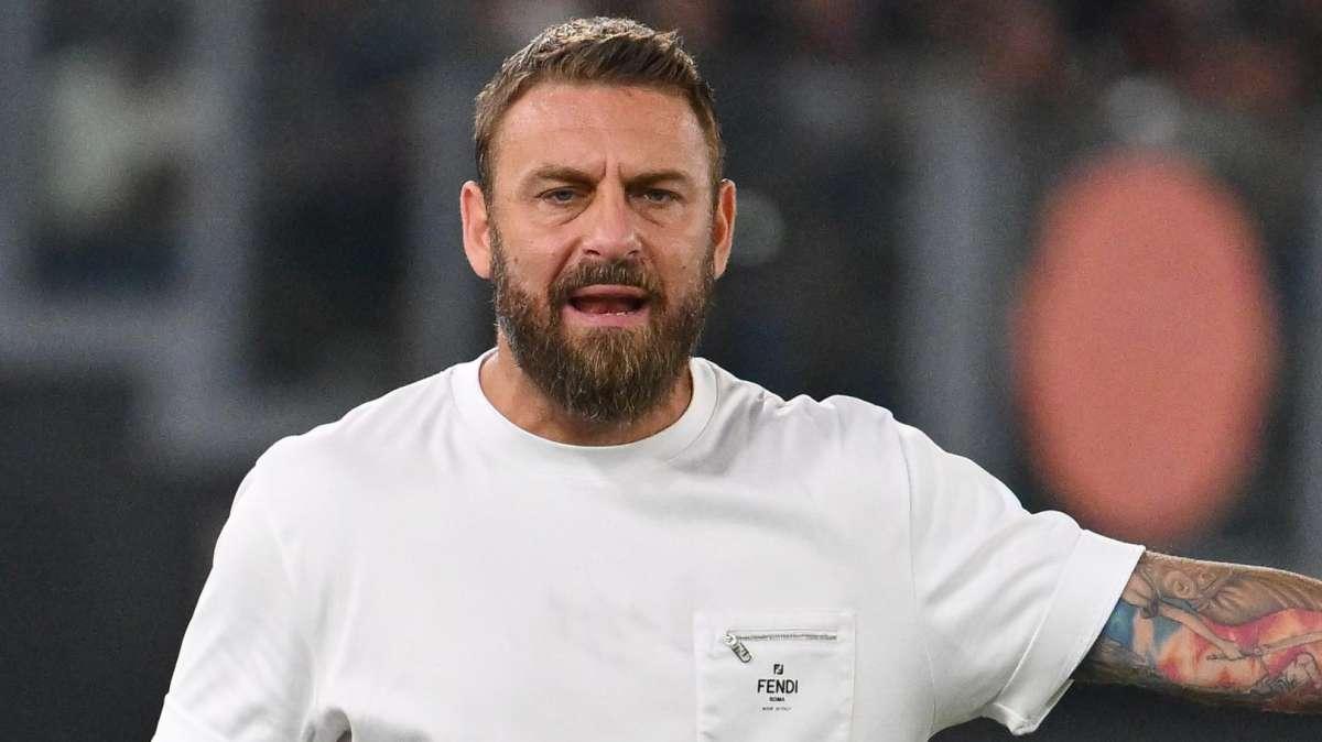 Genoa, De Rossi: "Se non sei perfetto l'Inter rischia di umiliarti, Chivu merita successo. Ostigard non convocato"
