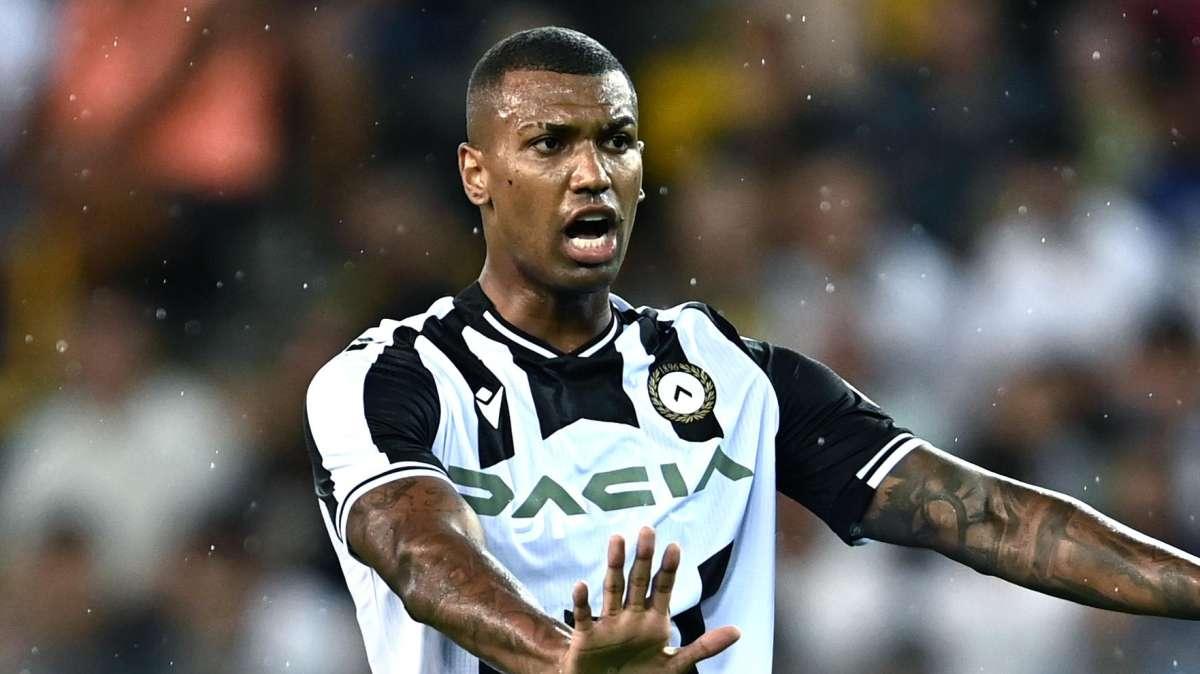 Udinese, attimi di paura per Walace: auto va in fiamme, lui ne esce illeso