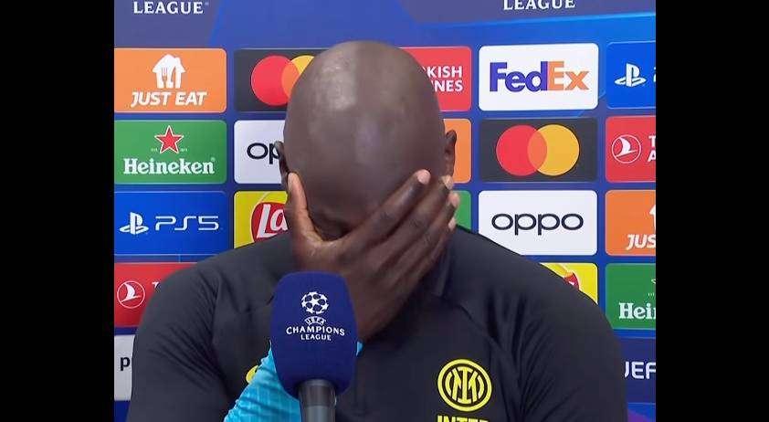 VIDEO - Lukaku, fuori onda a Sky: "Guarda come sono in forma!"