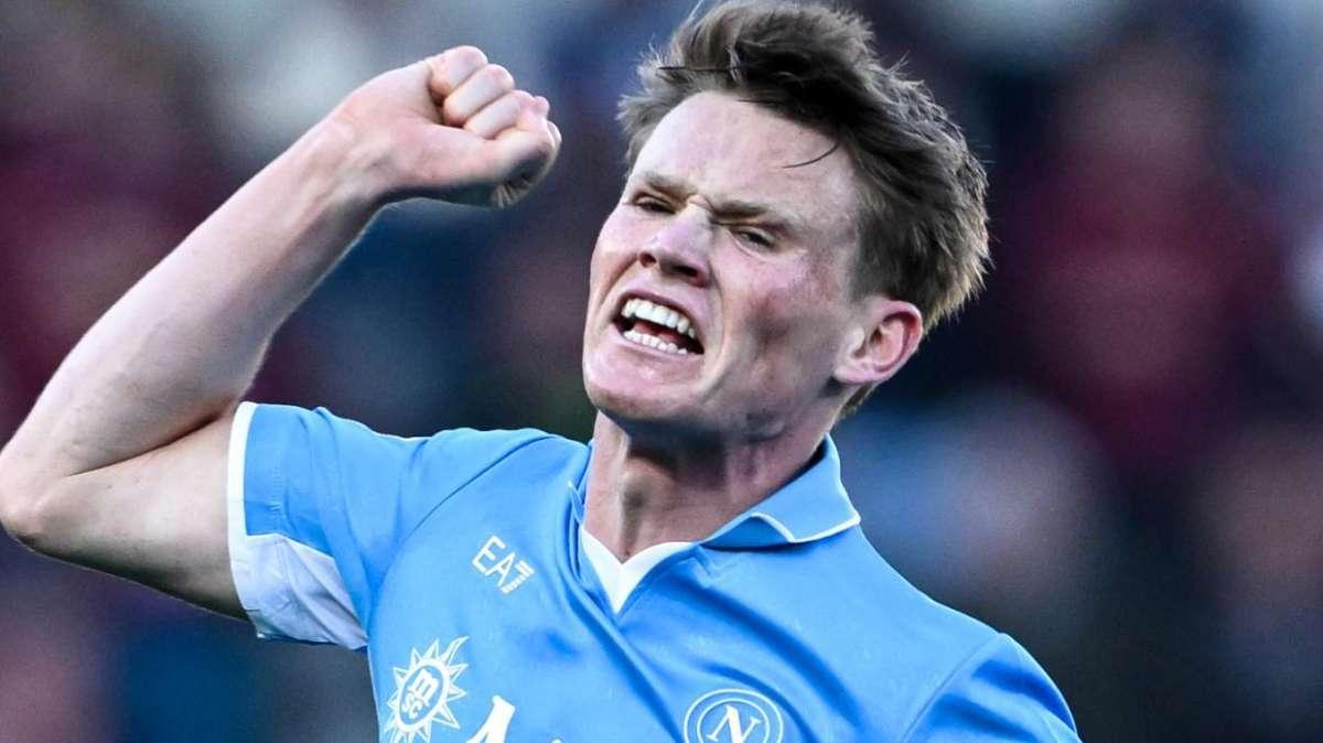 Allungo del Napoli in vetta: McTominay piega il Torino. La Lazio non tiene il passo: ko a Parma