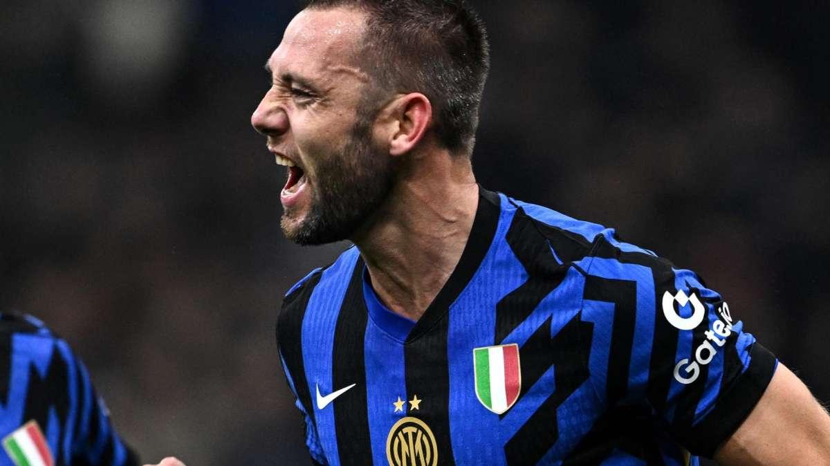 FcIN - Retroscena De Vrij: prima di Danilo il Napoli ha bussato alla sua porta, ma l'olandese ha rifiutato. I dettagli