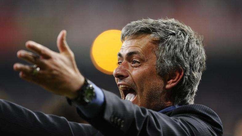 Cruyff attacca Mou: "Ovunque vada crea casini"