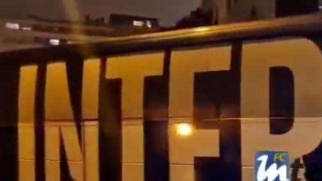 VIDEO - Lasciato il Da Luz dopo la conferenza, l'Inter è arrivata in hotel. Le immagini dell'arrivo